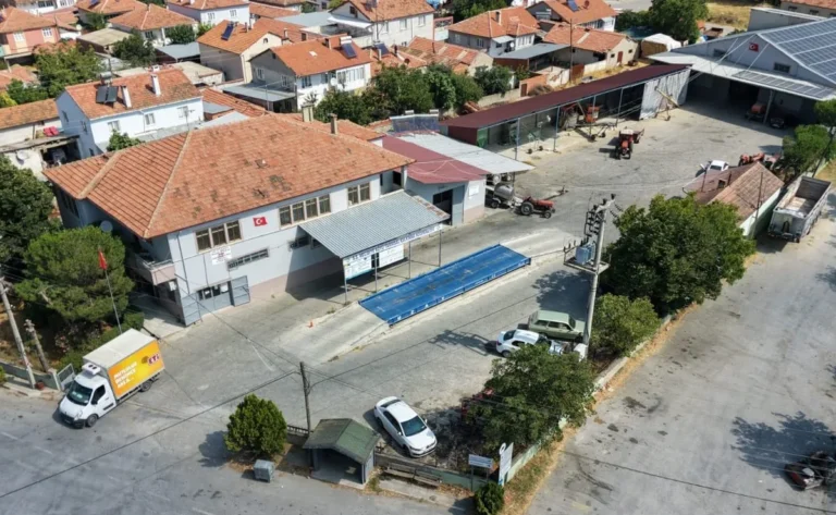Mecidiye Kooperatifi işletme binası, süt toplama merkezi ve makine parkının havadan görünümü