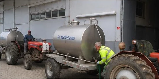 Mecidiye Kooperatifi süt toplama tankları ve traktörler